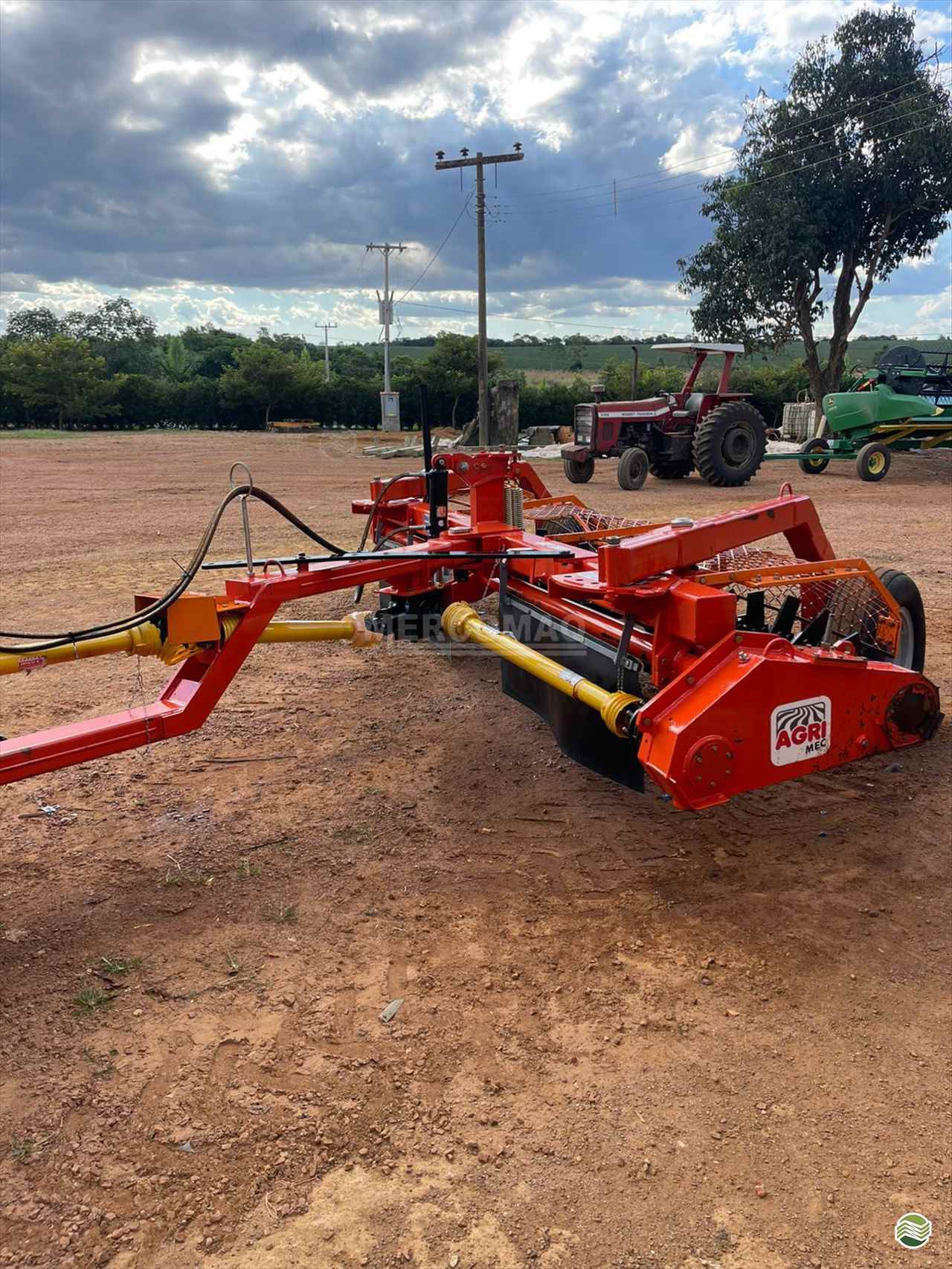 IMPLEMENTOS AGRICOLAS ENLEIRADOR ENLEIRADOR DE PEDRAS Mercomaq - JAN PRIMAVERA DO LESTE MATO GROSSO MT